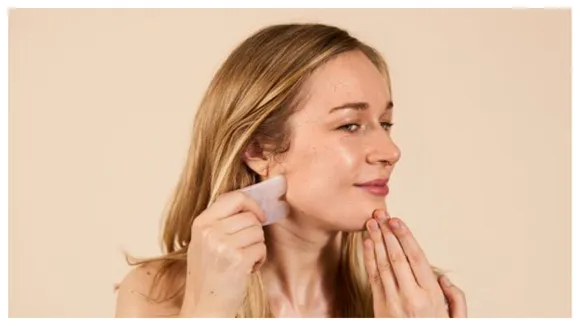 Can â€˜Gua Sha Facial Massageâ€™ Really Help Give You A Sculpted Face? Hereâ€™s What Beauty Experts Have To Say