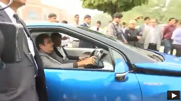 Watch: Nitin Gadkari Drives This Cute Hybrid Car Billed As â€˜Car Of Tomorrowâ€™