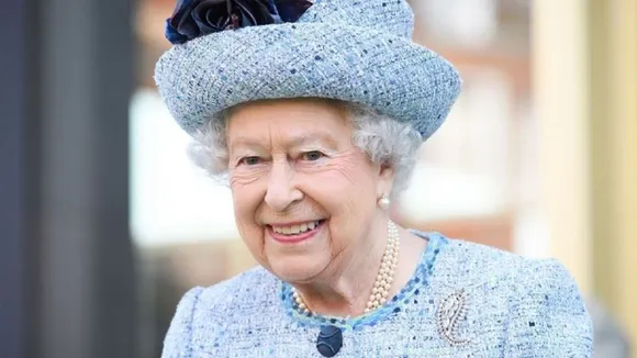 Queen Elizabeth Is Hiring 'Digital Engagement' For Her Social Media Handles, More Details Inside
