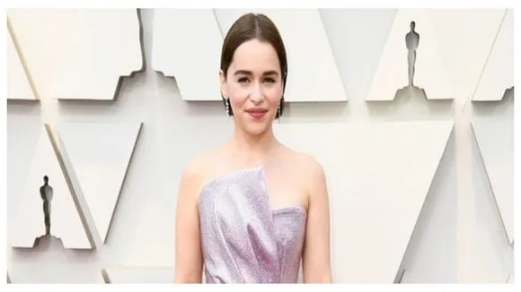Emilia Clarke Aka Mother of Dragons Banned Selfies With Fans; Here's Why