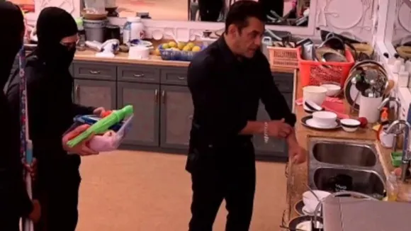 Bigg Boss 13: Salman Enters House To Clean Utensils, Washroom After Housemates Get Unruly; WATCH Video