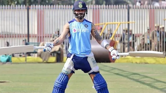 Massive Injury Scare For India - Virat Kohli Gets Hit On Finger During Practice