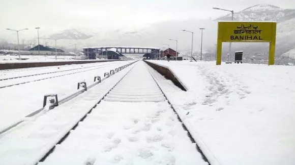 In Post-Clampdown Kashmir, Normal Internet, SIM Cards Make Banihal A 'Hotspot' 