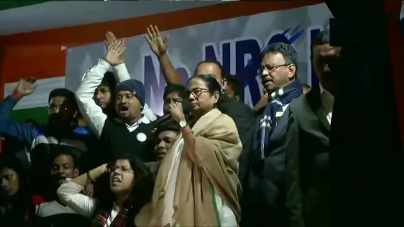 Mamata Banerjee Faces Protests By Students For Meeting PM Narendra Modi At  Raj Bhawan