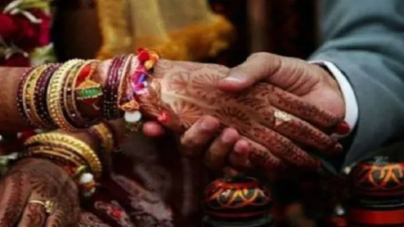 Gujarat: Groom's â€˜Himmatâ€™-Wala Father Elopes With Bride's Mother, Family Marriage Called Off