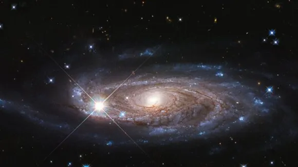 NASAâ€™s Hubble Telescope Snaps Gigantic Galaxy Located 232 Million Light-Years Away