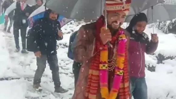 Uttrakhand groom walk through snow
