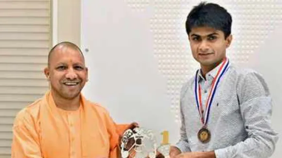 Suhas LY with Yogi Adityanath