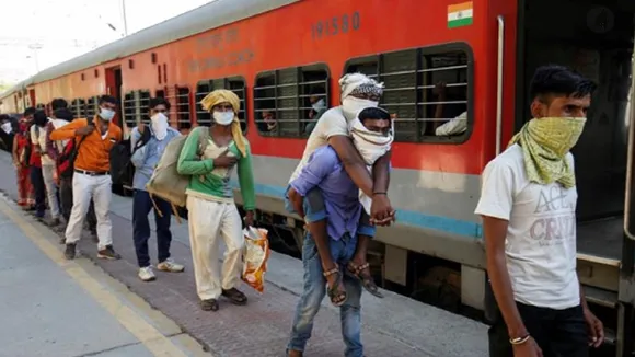 Migrants Train