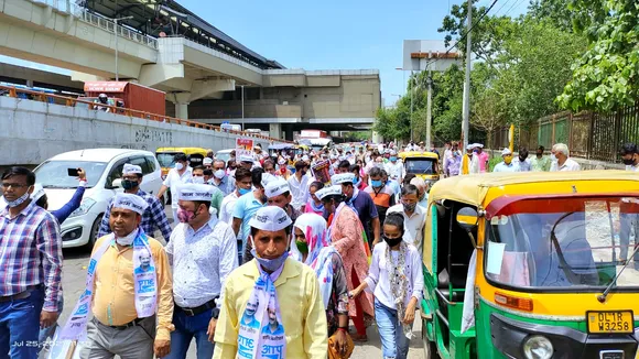 Aam Aadmi Party protests against corruption in BJP