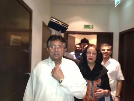 Pervez Musharraf tweets pics