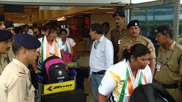 Jr hockey eves script history, return home amid fanfare