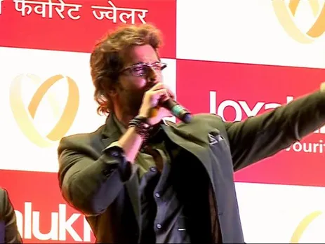 Hrithik enthrals the audience with his moves!