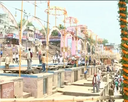 Narendra Modi performs pooja, Ganga aarti