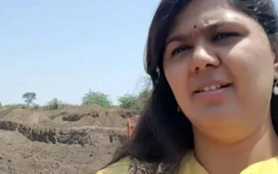 Pankaja Munde's 'smiling' drought selfies