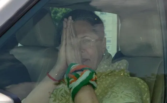 Sonia Gandhi begins campaign for UP polls with Varanasi roadshow