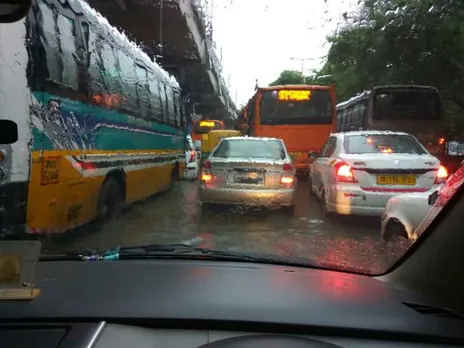 Heavy rainfall throws traffic out of gear in Delhi