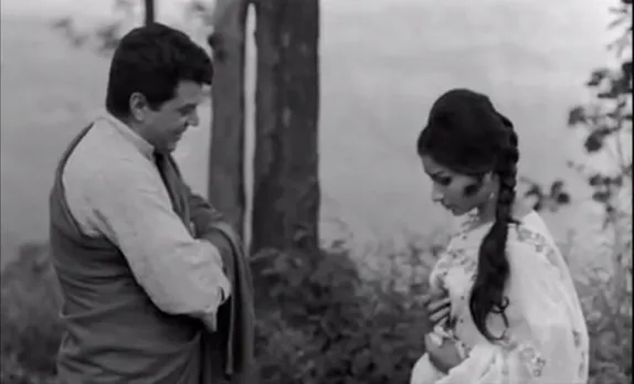 Birthday special Succesful On-screen pair Sharmila Tagore and Dharmendra Deol share their B'day on 8 Dec