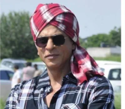 Shah Rukh Khan in never seen avatar of tourist guide in Jab Harry Met Sejal shares pictures of his Rajasthan tour on Twitter 