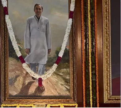 Rajiv Gandhi birth anniversary Sonia Rahul Priyanka pay tribute to the youngest Prime Minister of India