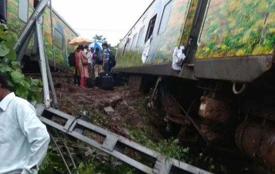 In Pics: Nagpur-Mumbai Duronto Express derails near Titwala in Maharashtra