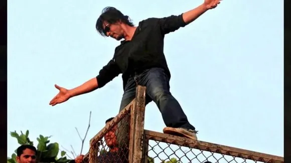 Shahrukh Khan Birthday Special Rare pictures of Bollywood King of Romance