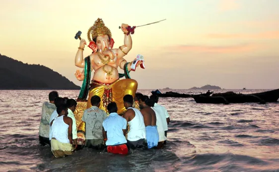 Ganesh Visarjan: Stunning photos of bidding adieu to Ganpati Bappa 