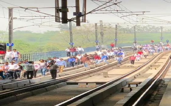 Metro commuters take to tracks when Yellow Line services between Sultanpur and Qutub Minar faced technical glitch