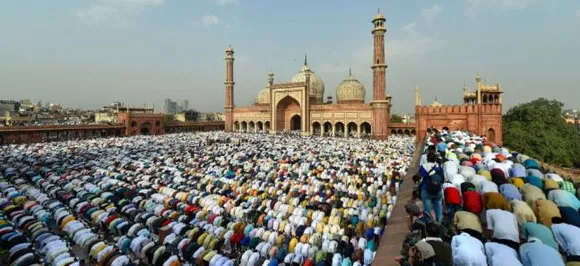 Eid-ul-Fitr 2019: Spectacular photos of devouts will leave you in awe 