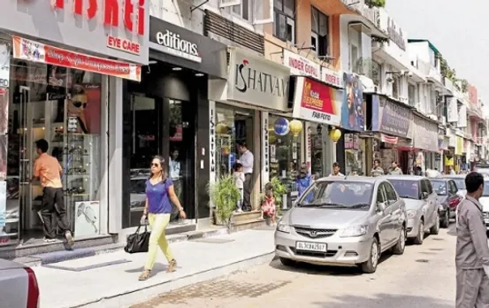 Bhabijiyaan travelling around Delhi, eat, shop, and relish at Connaught Place