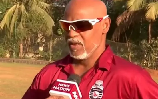 Stadium: Vinod Kambli bows down to Sachin Tendulkar during Mumbai T20 League