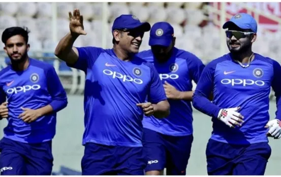 'Mahi won't retire': Dhoni's close associate