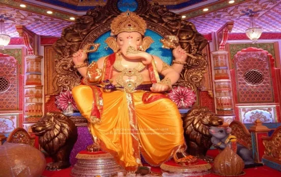 Ganesh Chaturthi: â€˜Selfie-Palaceâ€™ To Click With Lord Ganesha Idol