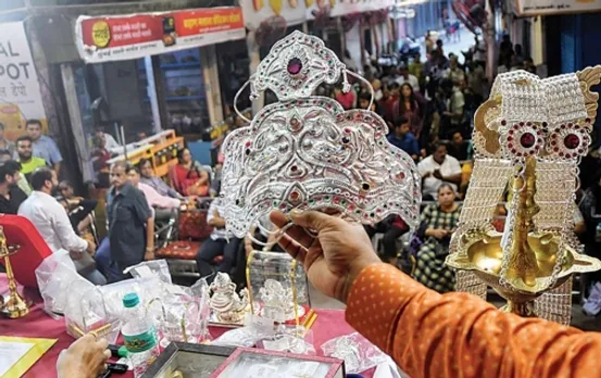 Gifts Offered To Mumbai's Lalbaugcha Raja Auctioned: Hereâ€™re Details