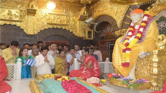 Sachin Tendulkar Seeks Blessings Of Shirdi Saibaba With Family