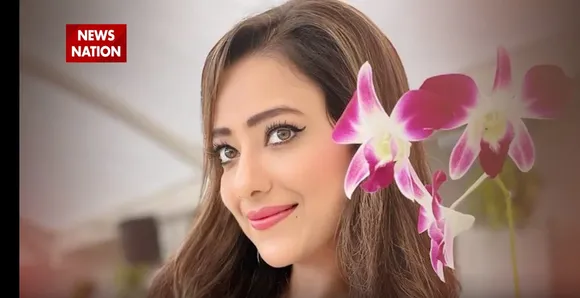 Mithun Chakraborty Daughter In Law Madalsa Sharma H0TT Looks