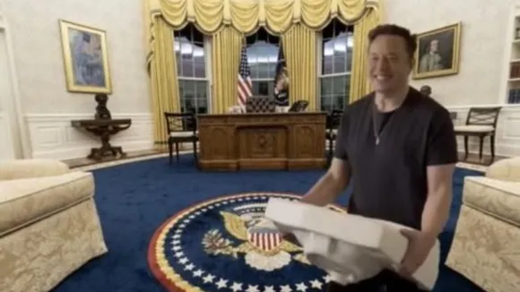 Elon Musk with Toilet Seat in White House as Donald Trump Become US President