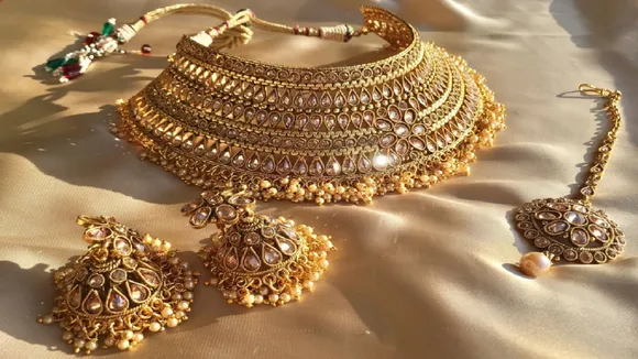 Gold Price Falls