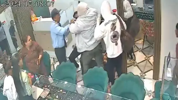 Faridabad Daksh Jewellery Shop try to Rob See Viral Video 