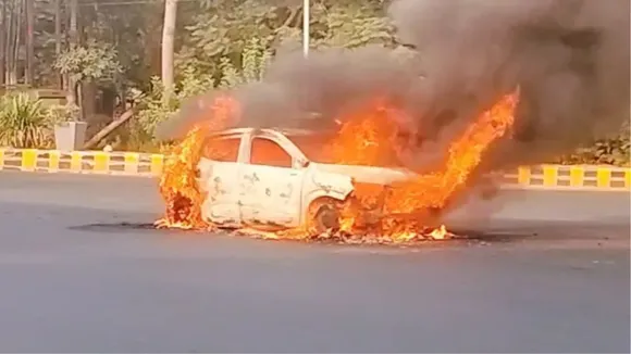 Noida expressway fire
