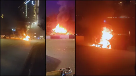 car caught fire at red light in delhi