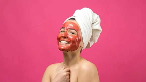 Tomato and honey scrub
