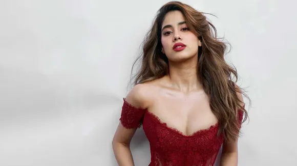 jhanvi kapoor caught with a boy in bedroom