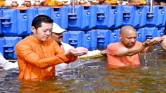 Bhutan King in Maha Kumbh2