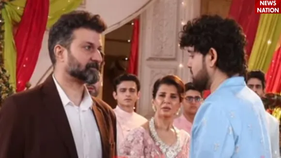 सभी चारू और अभिर की सगाई से काफी ज्यादा खुश नजर आते है, लेकिन वहीं चारू सिर्फ संजय का इंतजार कर रही होती है. 