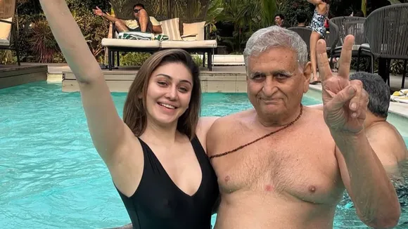  Shefali Jariwala father swimming pool photos