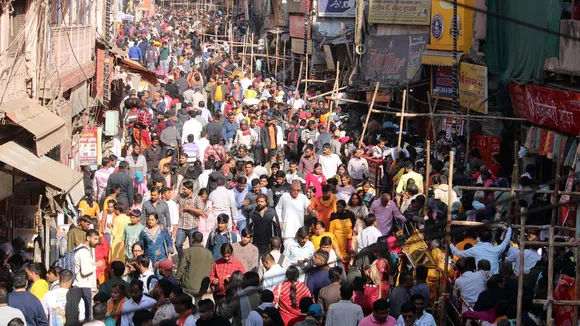 Heavy Crowd in Ayodhya Kashi due to Mahakumbh know situation in hindi