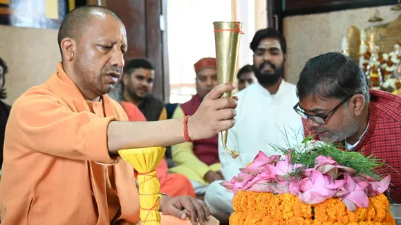 Chief Minister Yogi Adityanath performed Rudrabhishek at Gorakhnath Temple