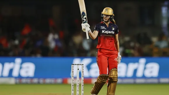 RCB vs DC WPL 2025 Ellyse Perry scores fifty RCB sets 148 run target for Delhi Capitals 