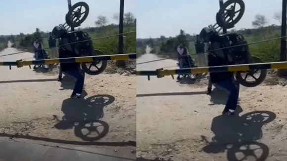 Viral Video railway fatak